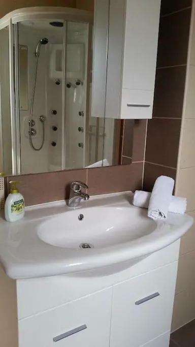 Cozy Apartment With Sea View Kastela Ngoại thất bức ảnh