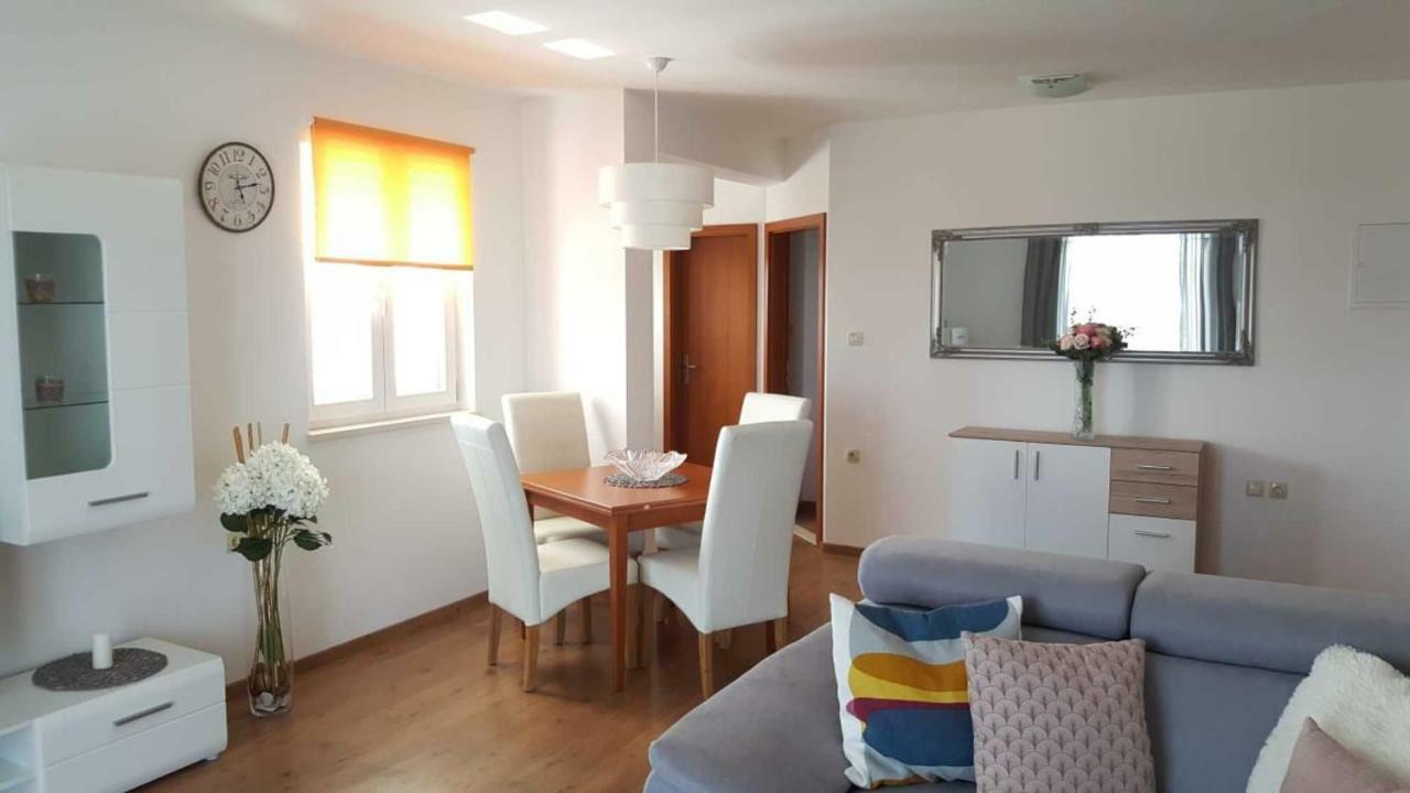Cozy Apartment With Sea View Kastela Ngoại thất bức ảnh