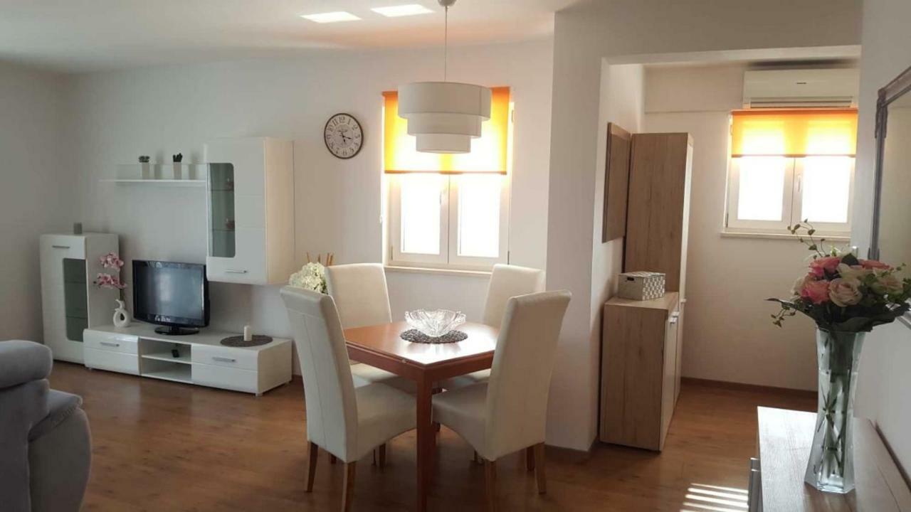 Cozy Apartment With Sea View Kastela Ngoại thất bức ảnh