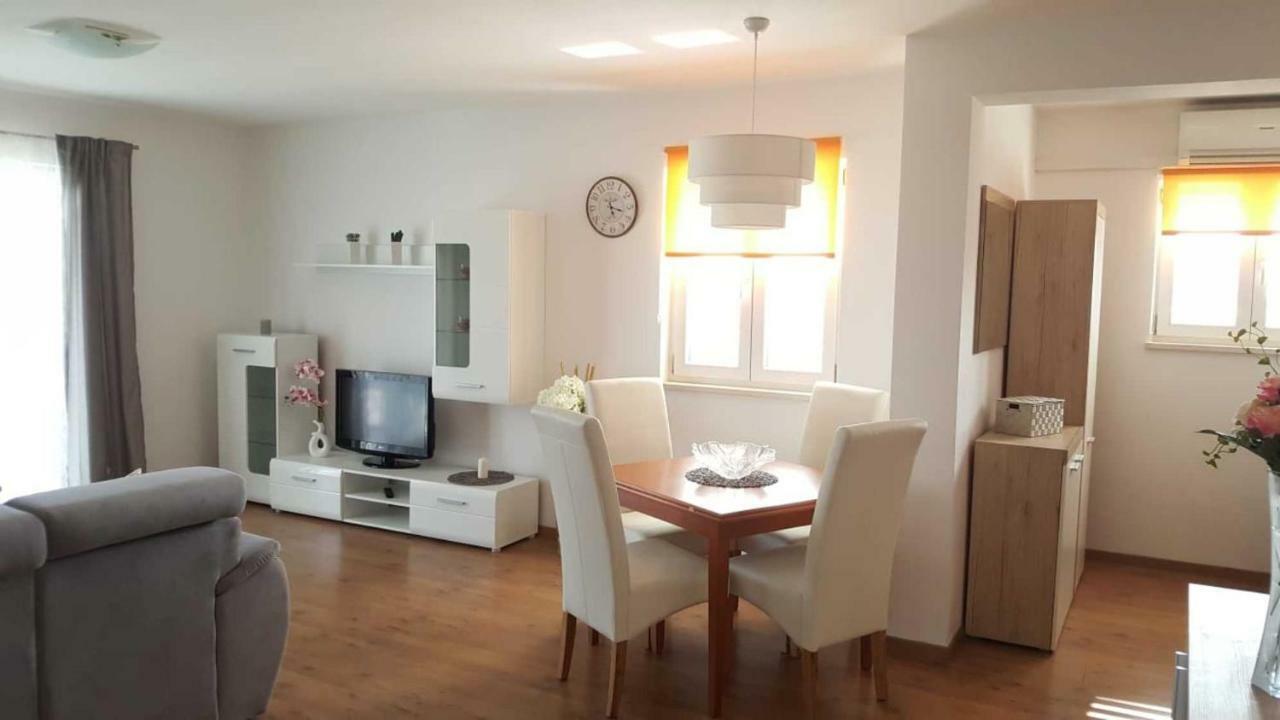 Cozy Apartment With Sea View Kastela Ngoại thất bức ảnh